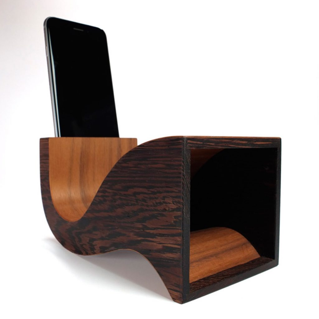 Ecophonic eco-speakers. Ecophonic is a speaker made of wood without cables or batteries.